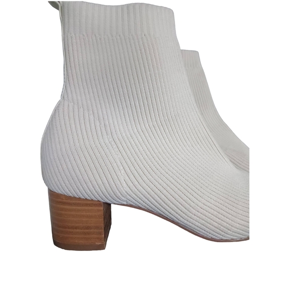Elegant White Ribbed Ankle Boots - Picture 2 of 9